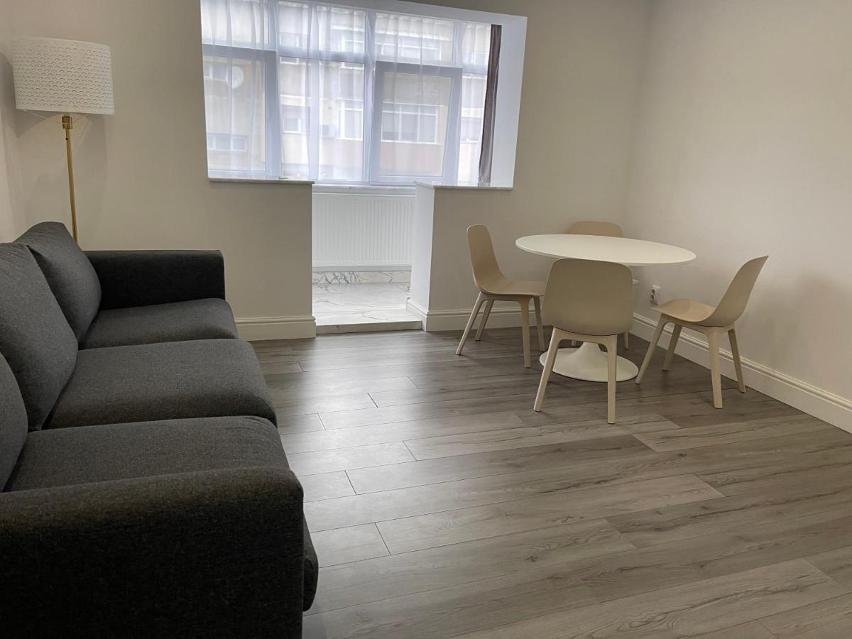 Apartament Emma トゥルゴヴィシュテ エクステリア 写真