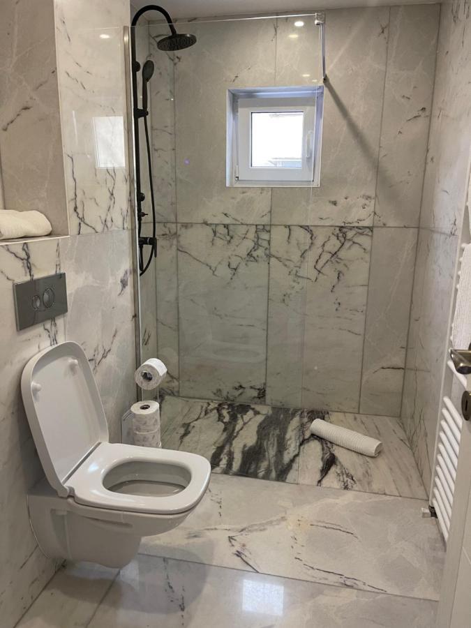 Apartament Emma トゥルゴヴィシュテ エクステリア 写真
