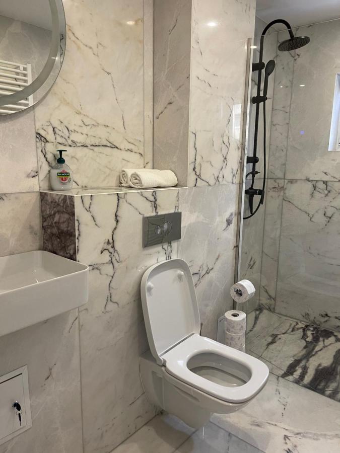 Apartament Emma トゥルゴヴィシュテ エクステリア 写真